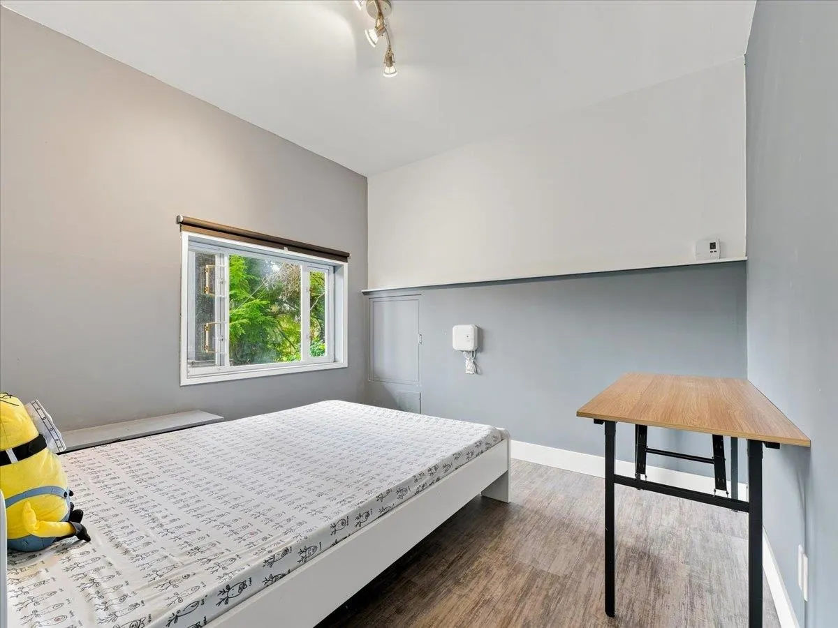 325 Bayview Place