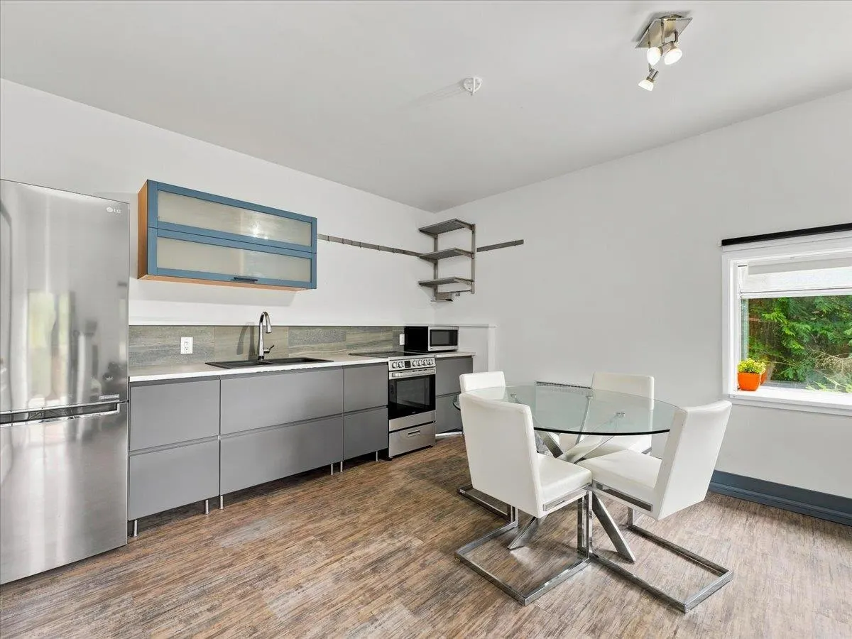 325 Bayview Place