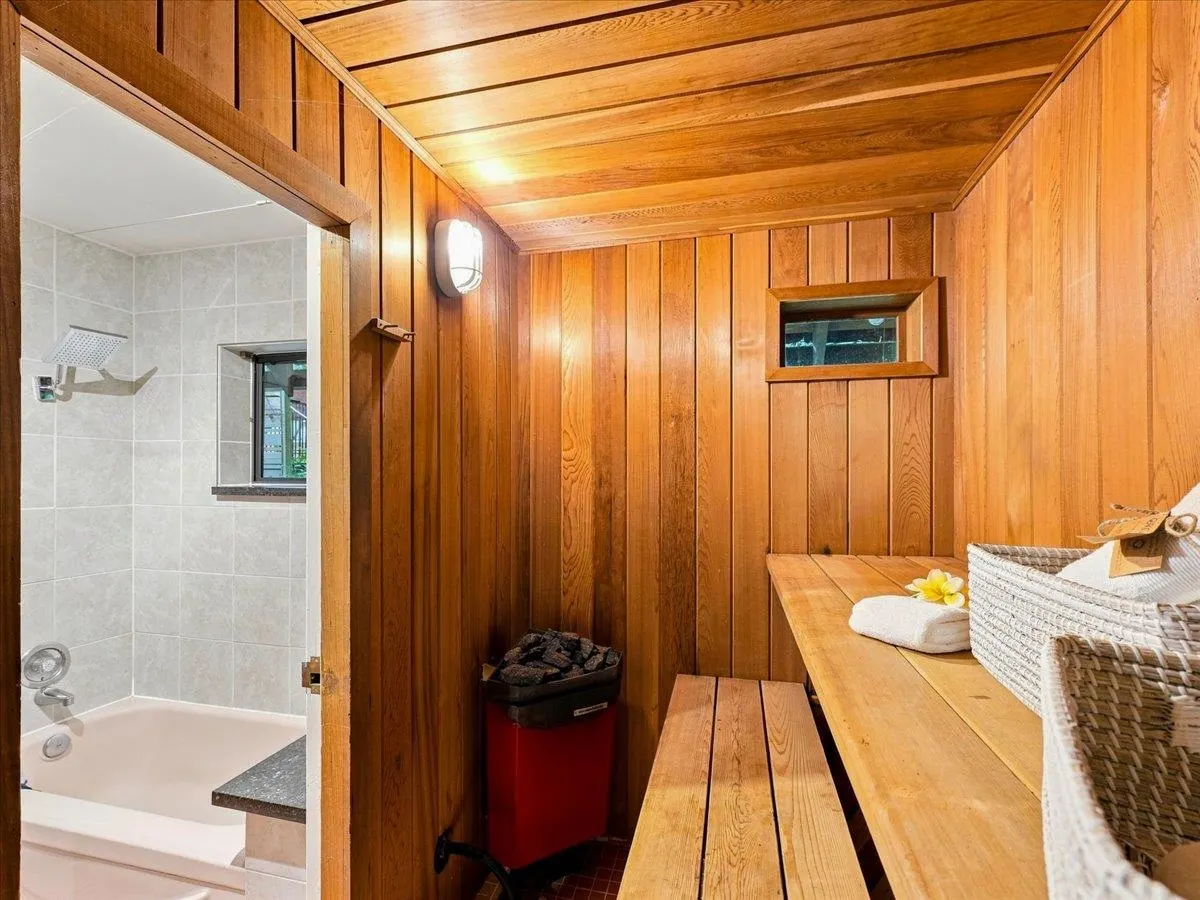 325 Bayview Place