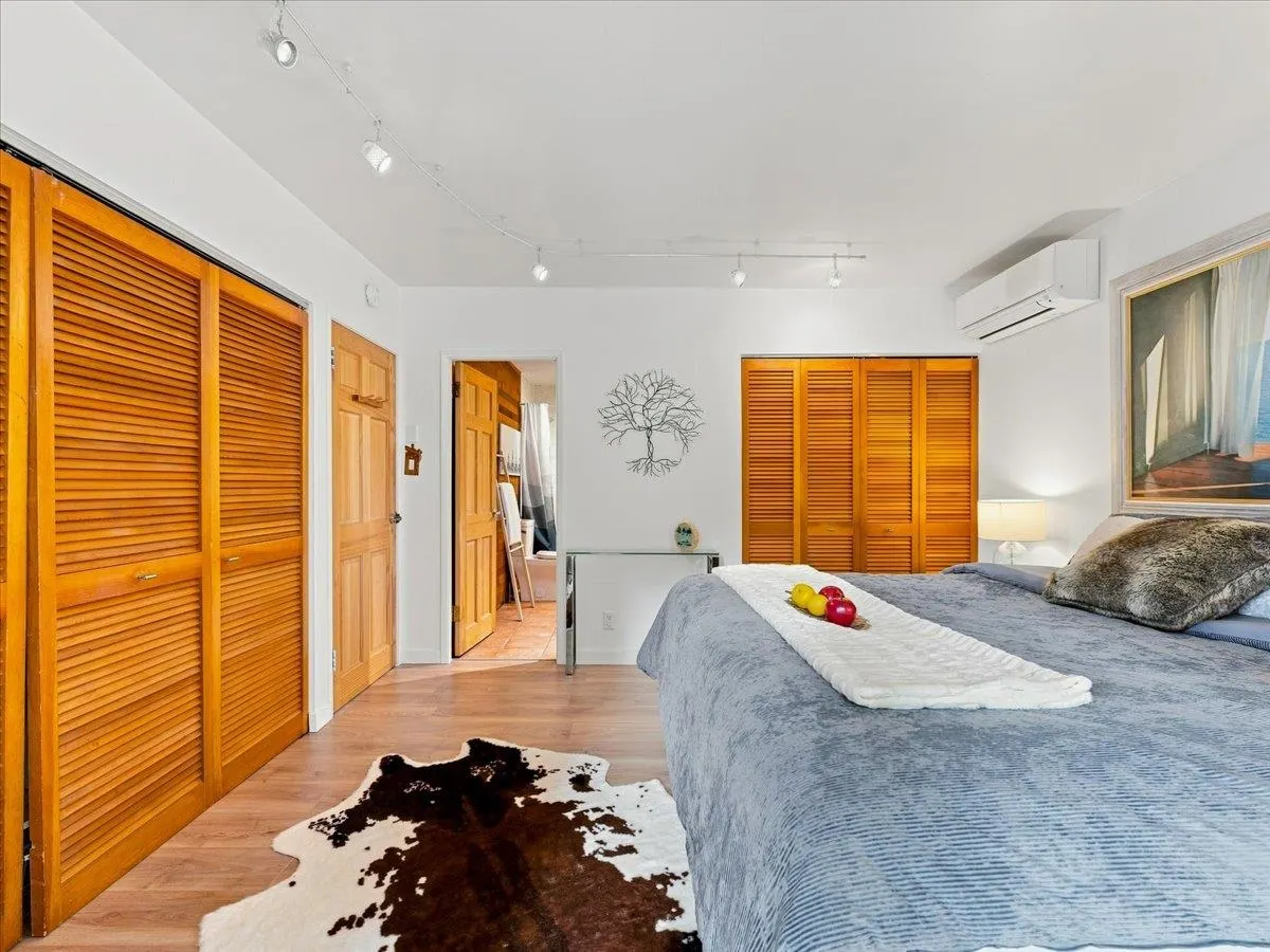 325 Bayview Place