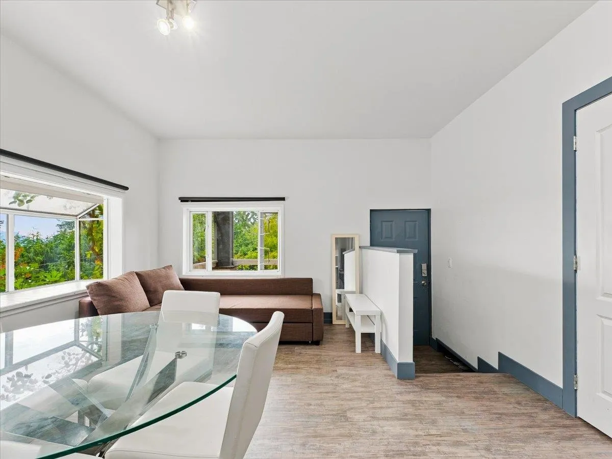 325 Bayview Place