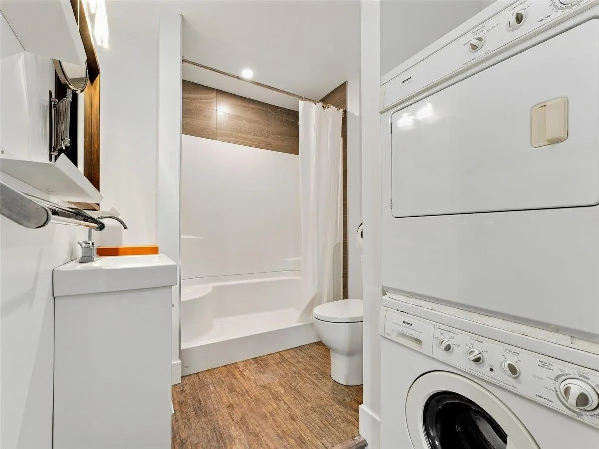 325 Bayview Place