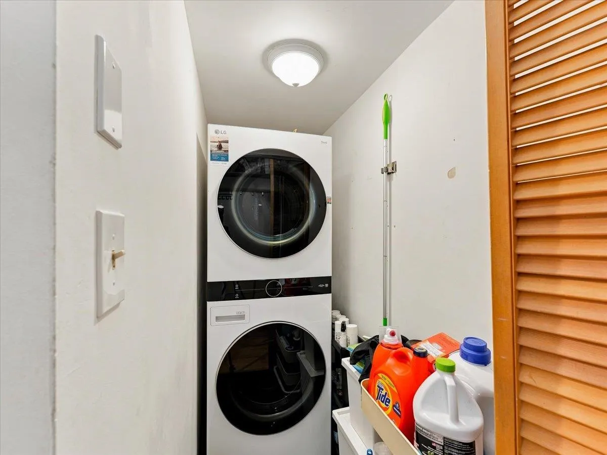325 Bayview Place