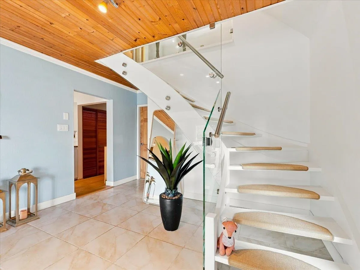 325 Bayview Place