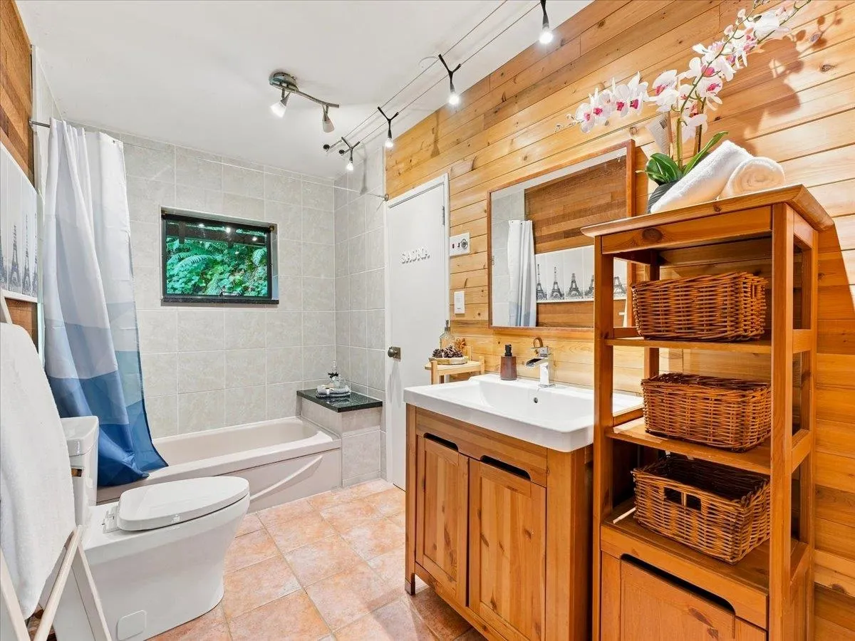 325 Bayview Place