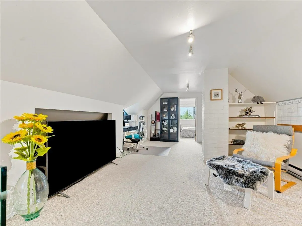 325 Bayview Place