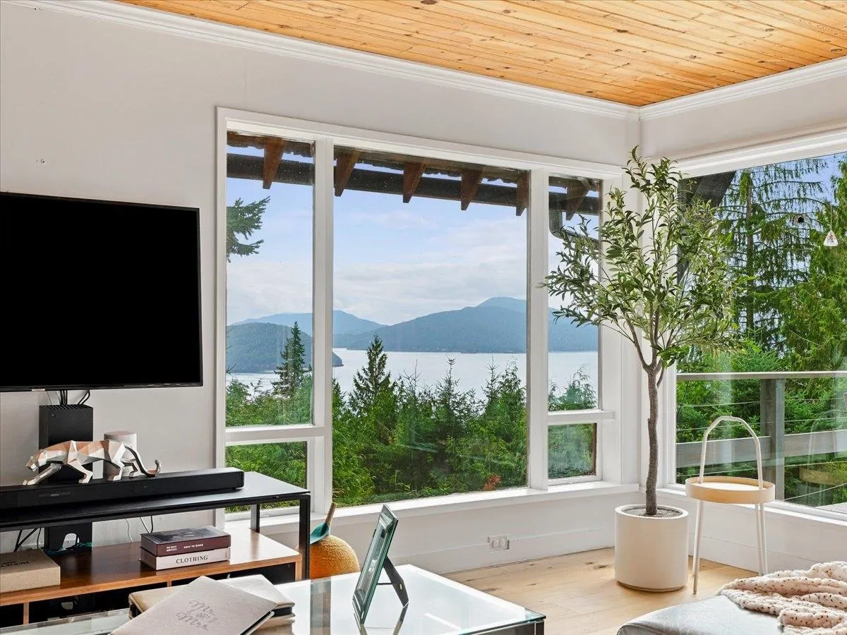 325 Bayview Place