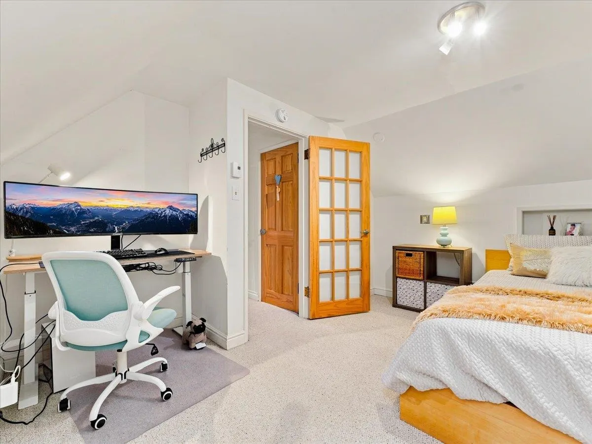 325 Bayview Place