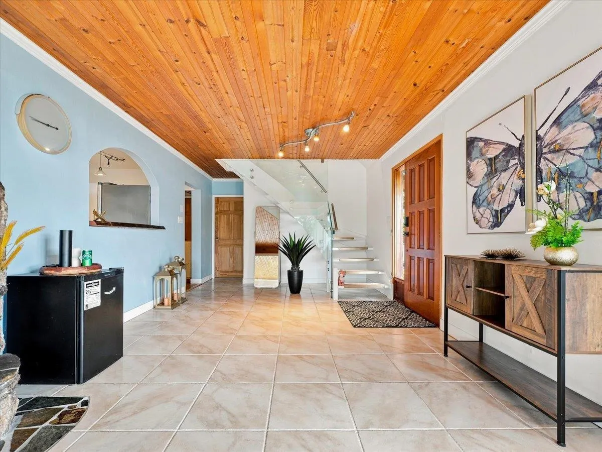 325 Bayview Place