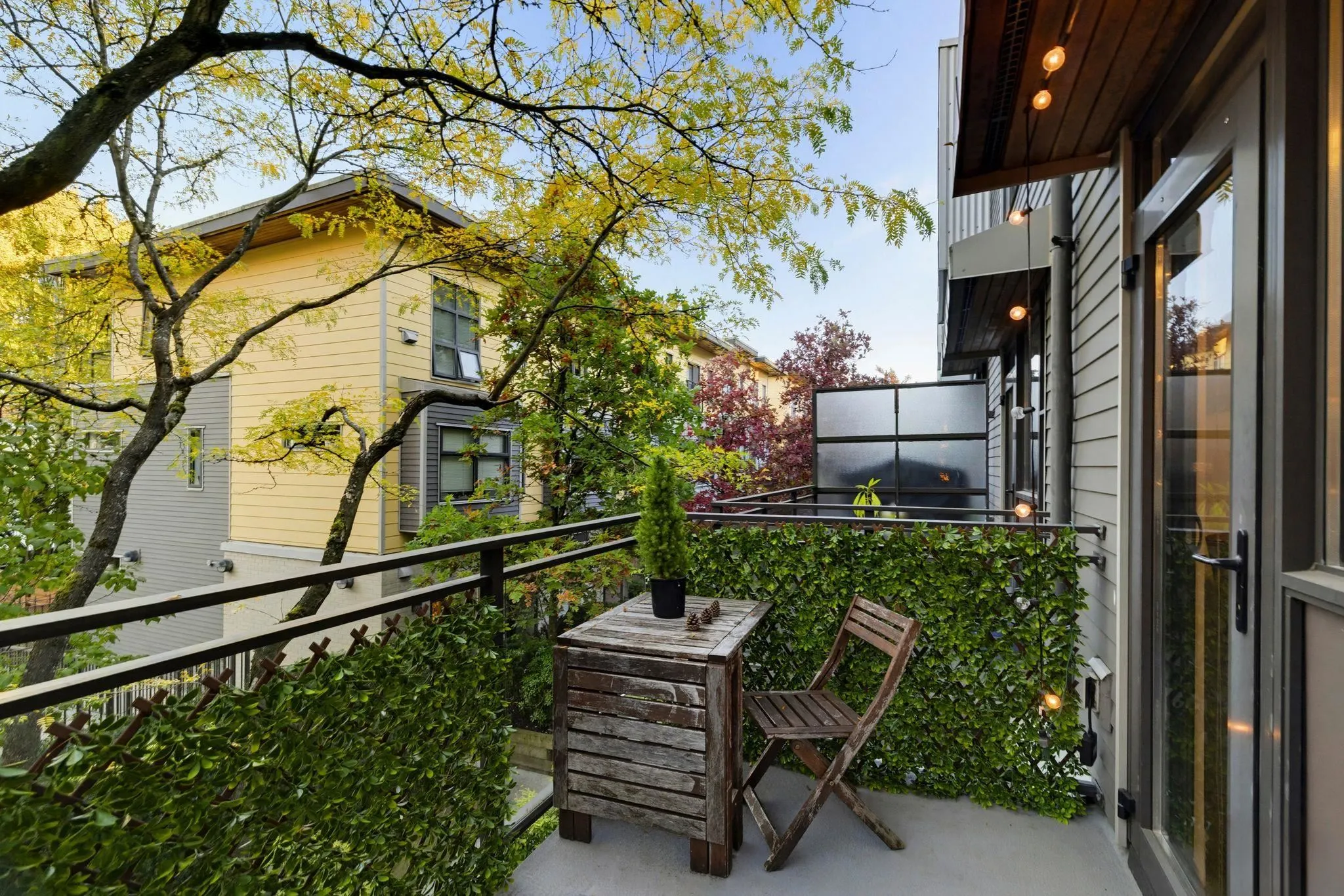 3742 Commercial Street