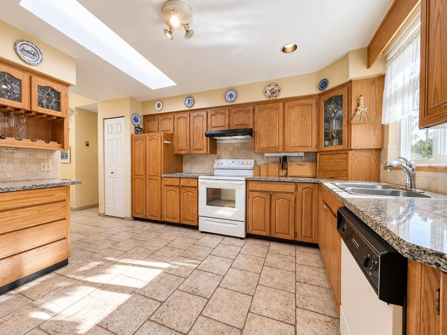 1180 Devonshire Crescent