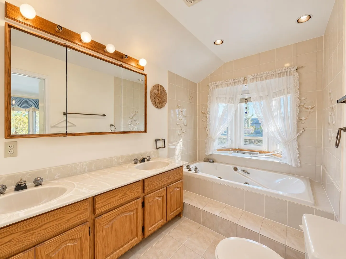 1180 Devonshire Crescent