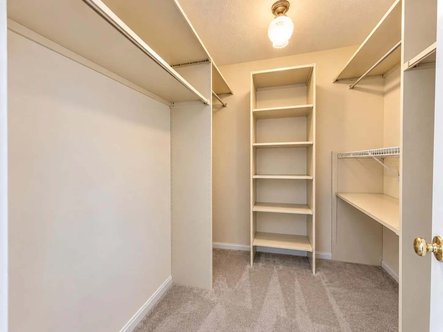 1180 Devonshire Crescent