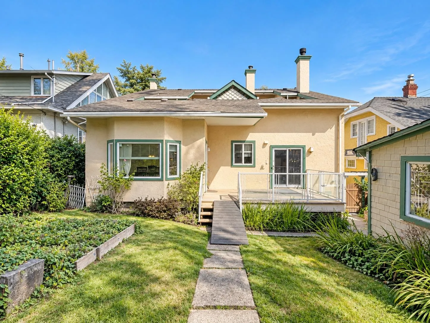 1180 Devonshire Crescent