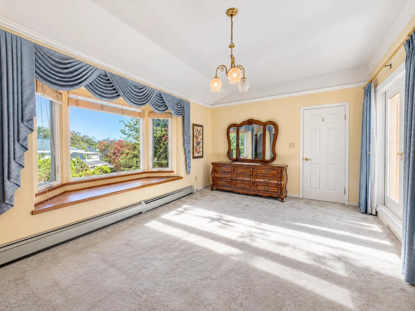 1180 Devonshire Crescent