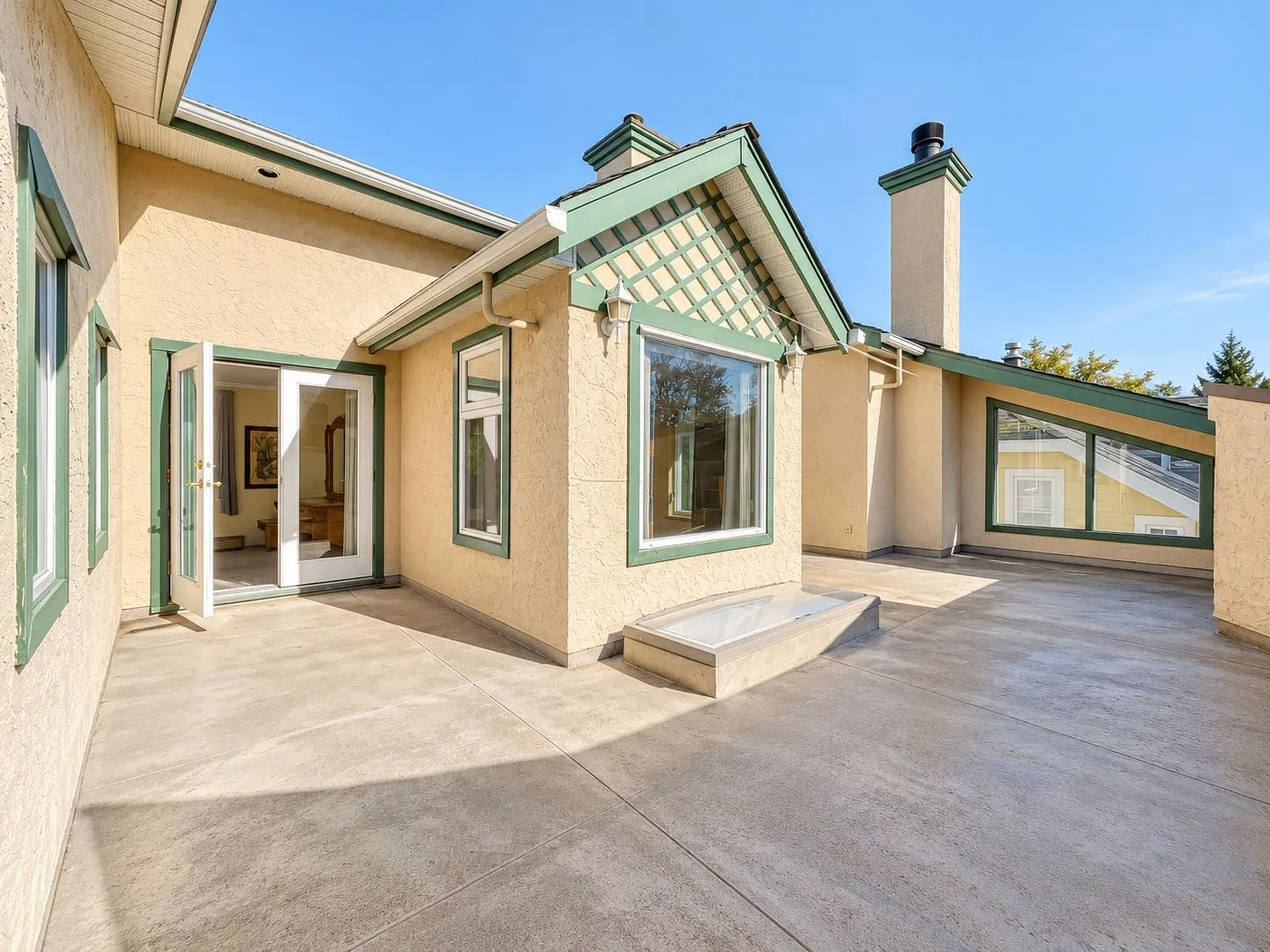 1180 Devonshire Crescent