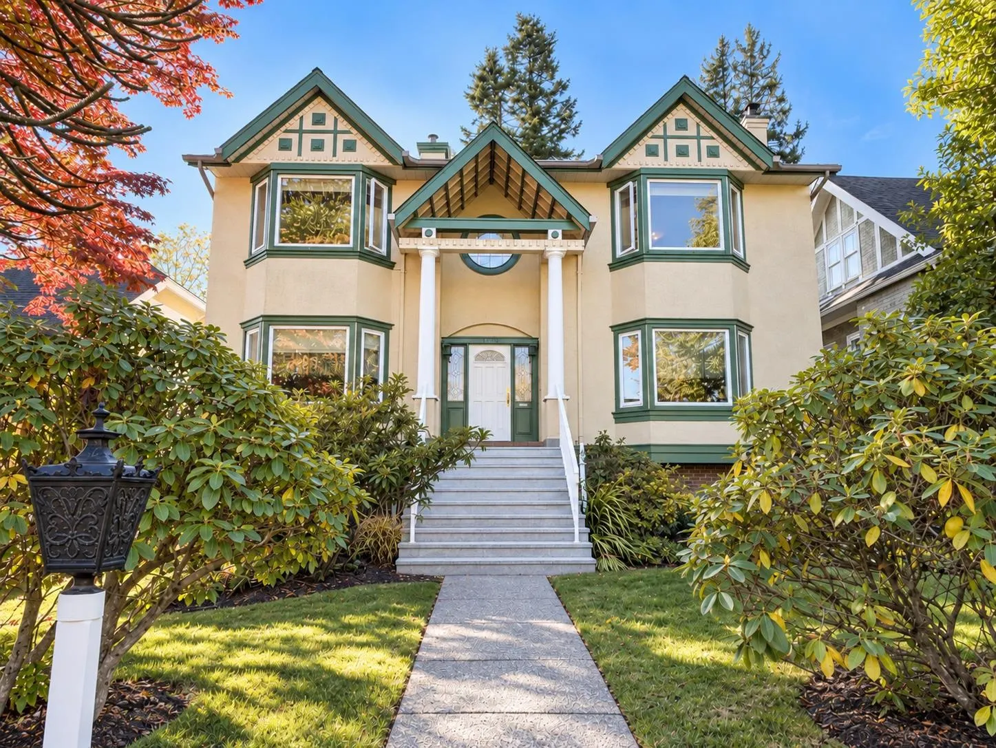 1180 Devonshire Crescent