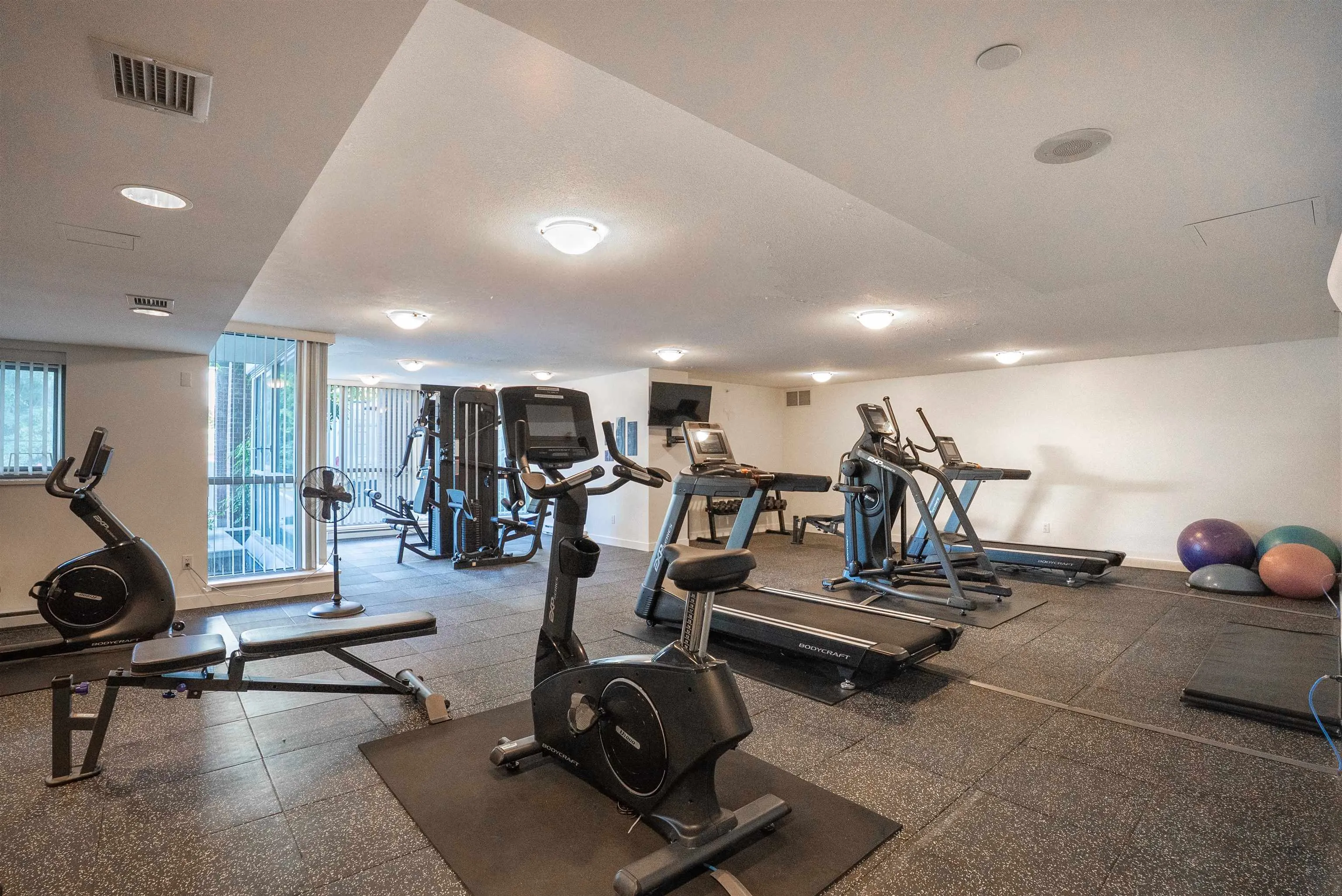 235 Guildford Way #1403