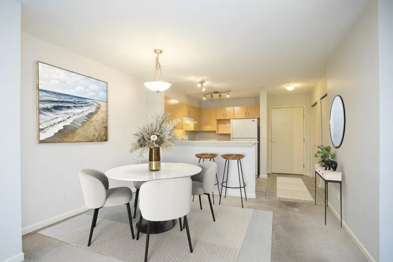 137 E 1st Street #206