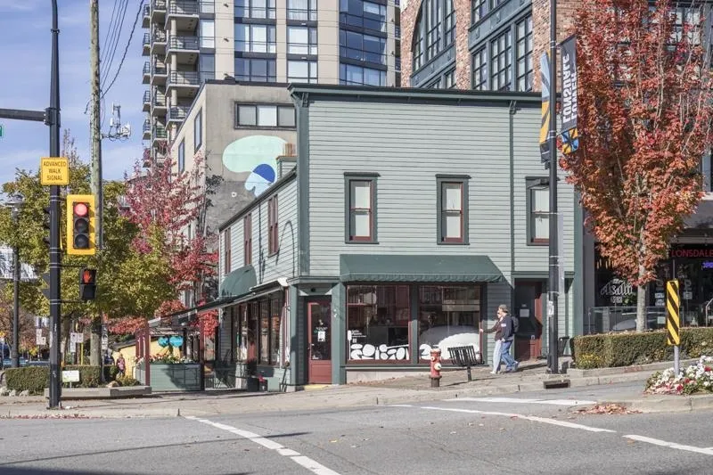 137 E 1st Street #206