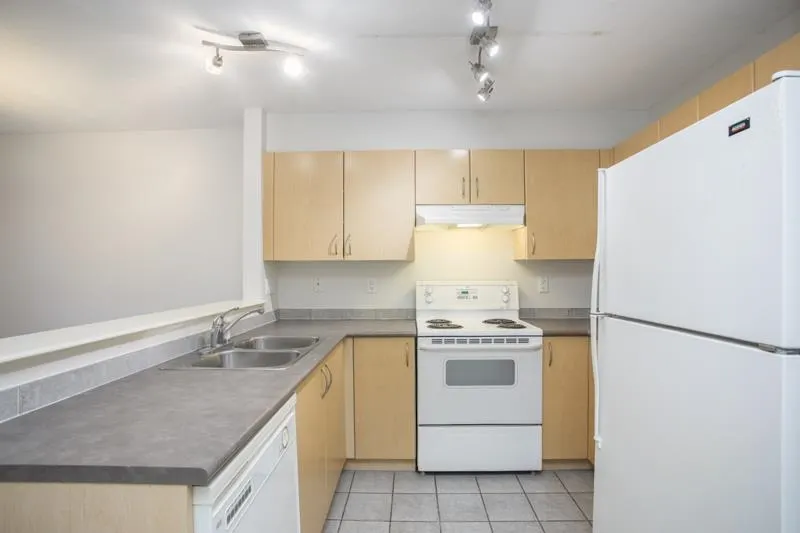137 E 1st Street #206