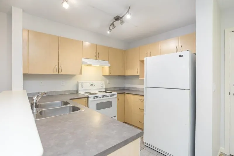 137 E 1st Street #206