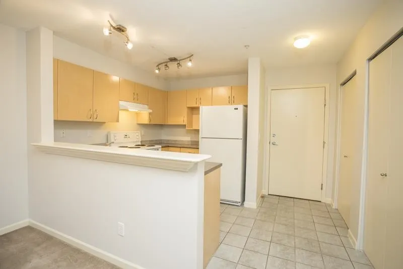 137 E 1st Street #206