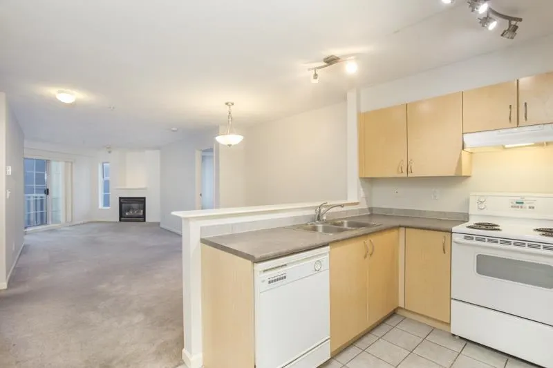137 E 1st Street #206