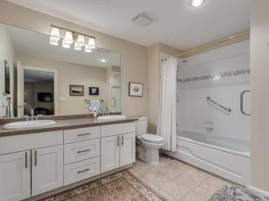 1675 Augusta Avenue #304