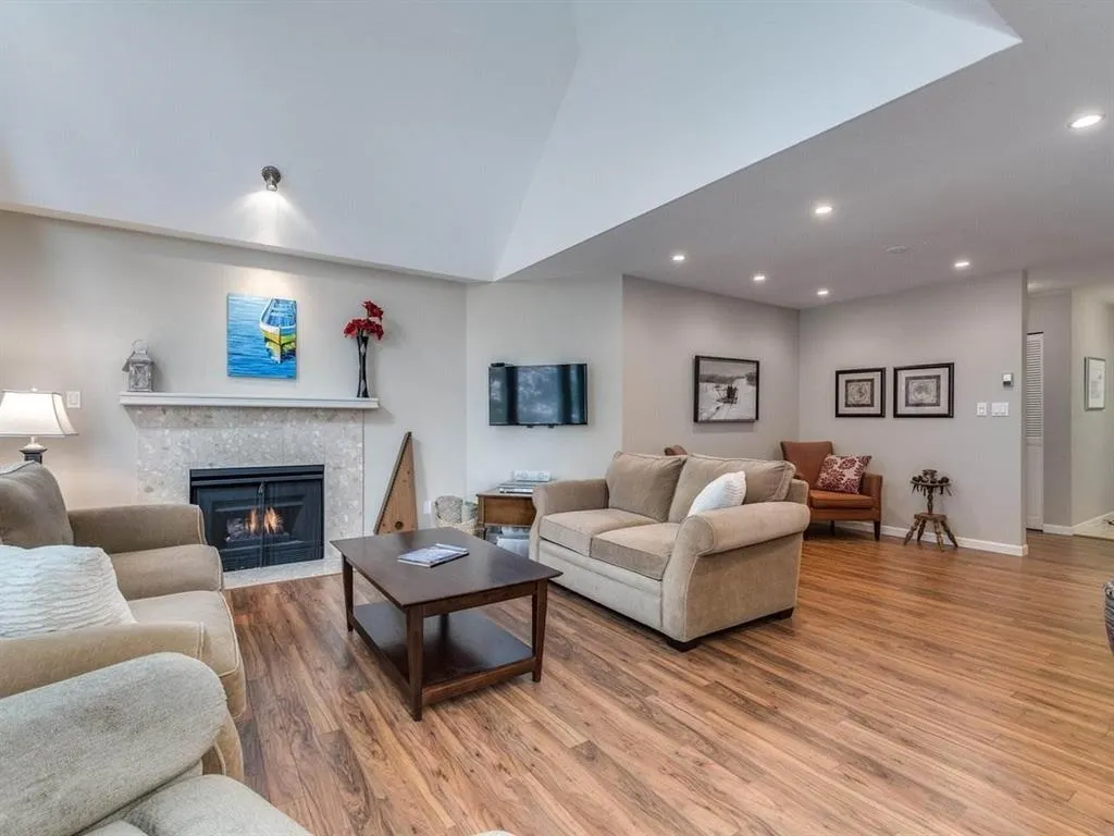 1675 Augusta Avenue #304