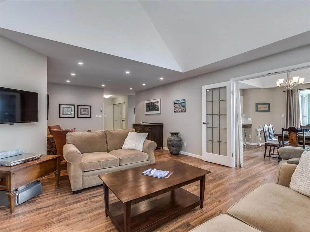 1675 Augusta Avenue #304