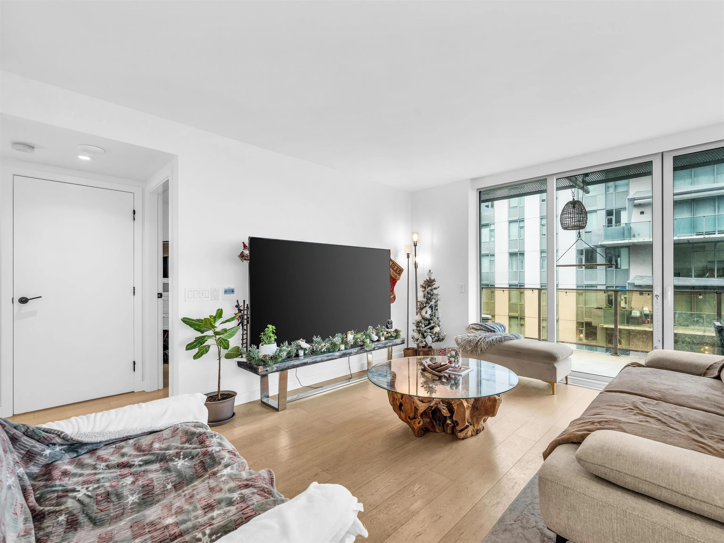 1365 Davie Street #1401