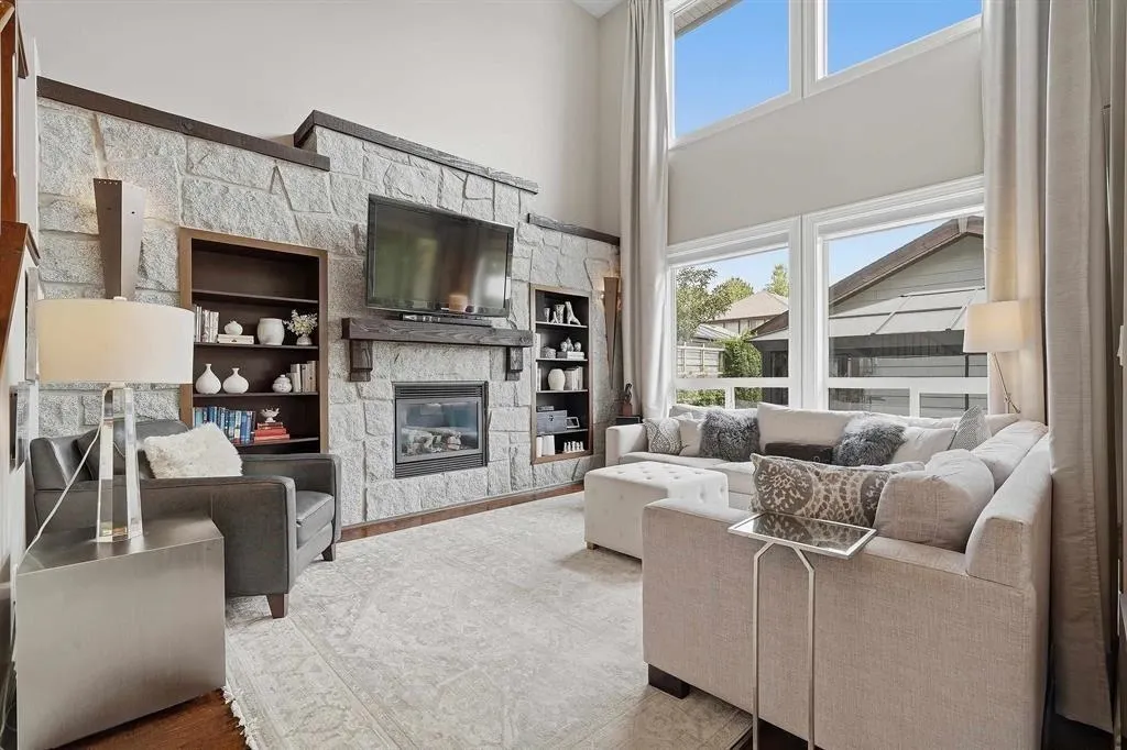 1225 Burkemont Place