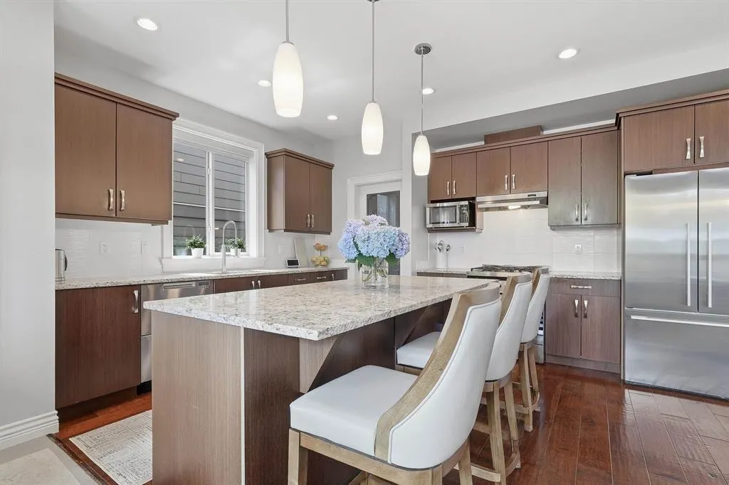 1225 Burkemont Place