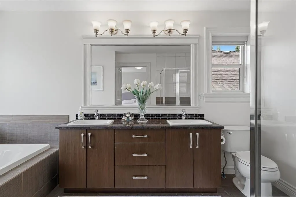 1225 Burkemont Place