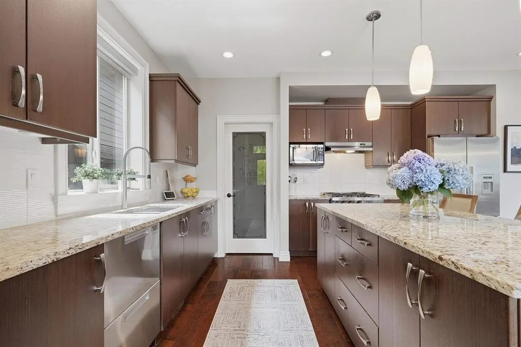 1225 Burkemont Place