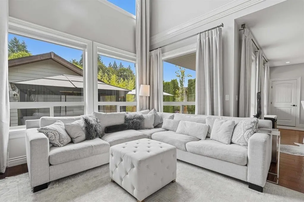 1225 Burkemont Place