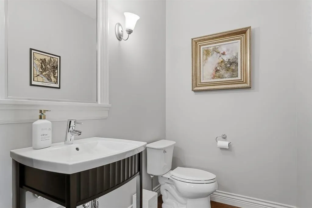 1225 Burkemont Place