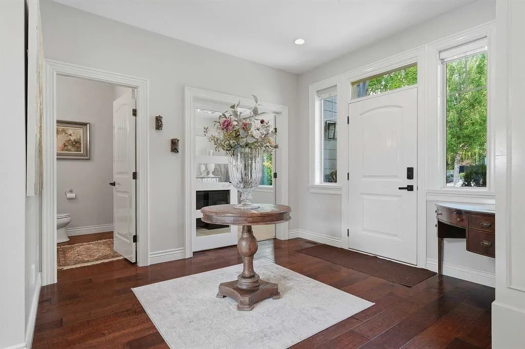 1225 Burkemont Place
