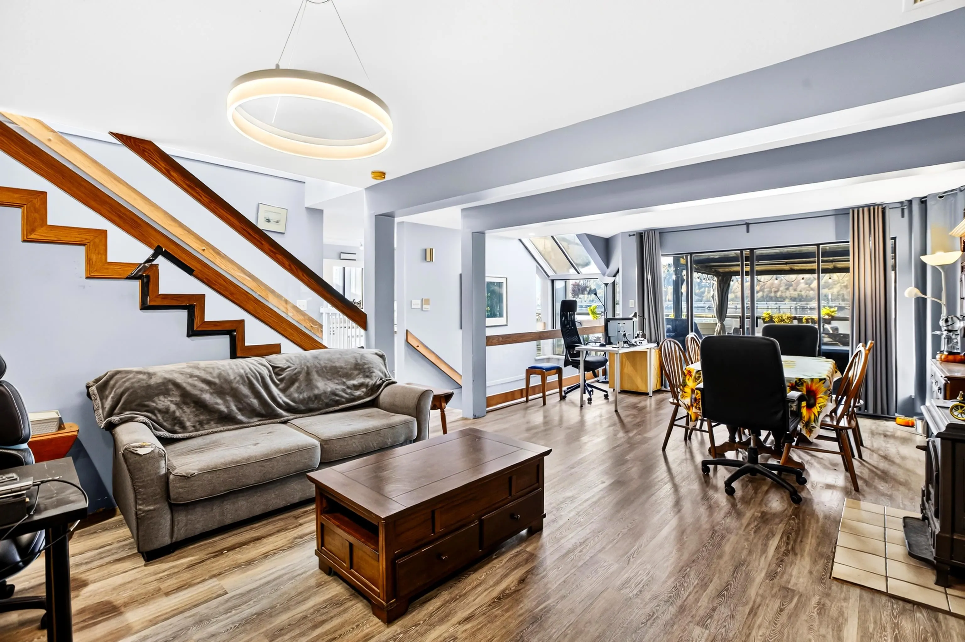 1112 Alderside Road
