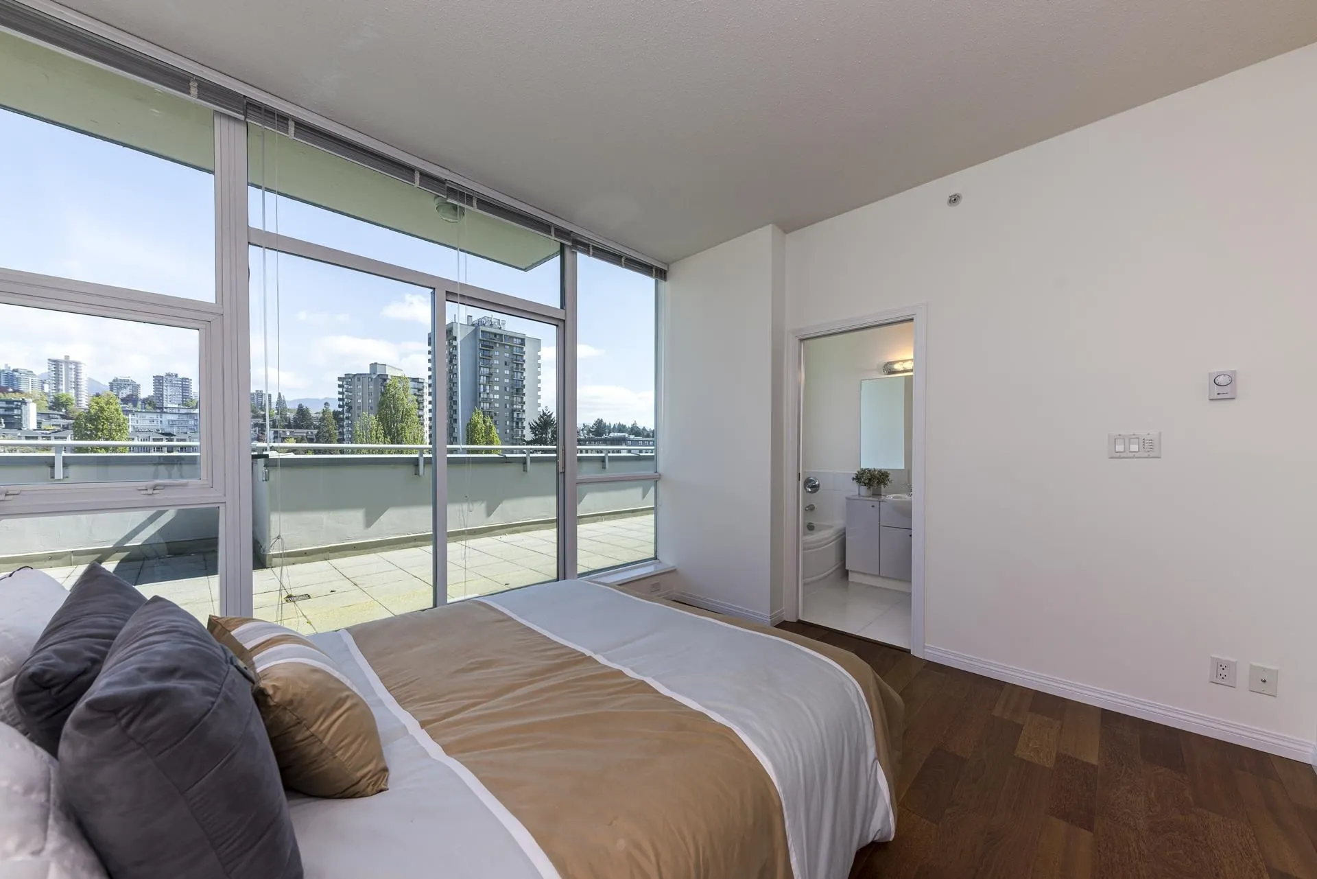 168 E Esplanade #PH1
