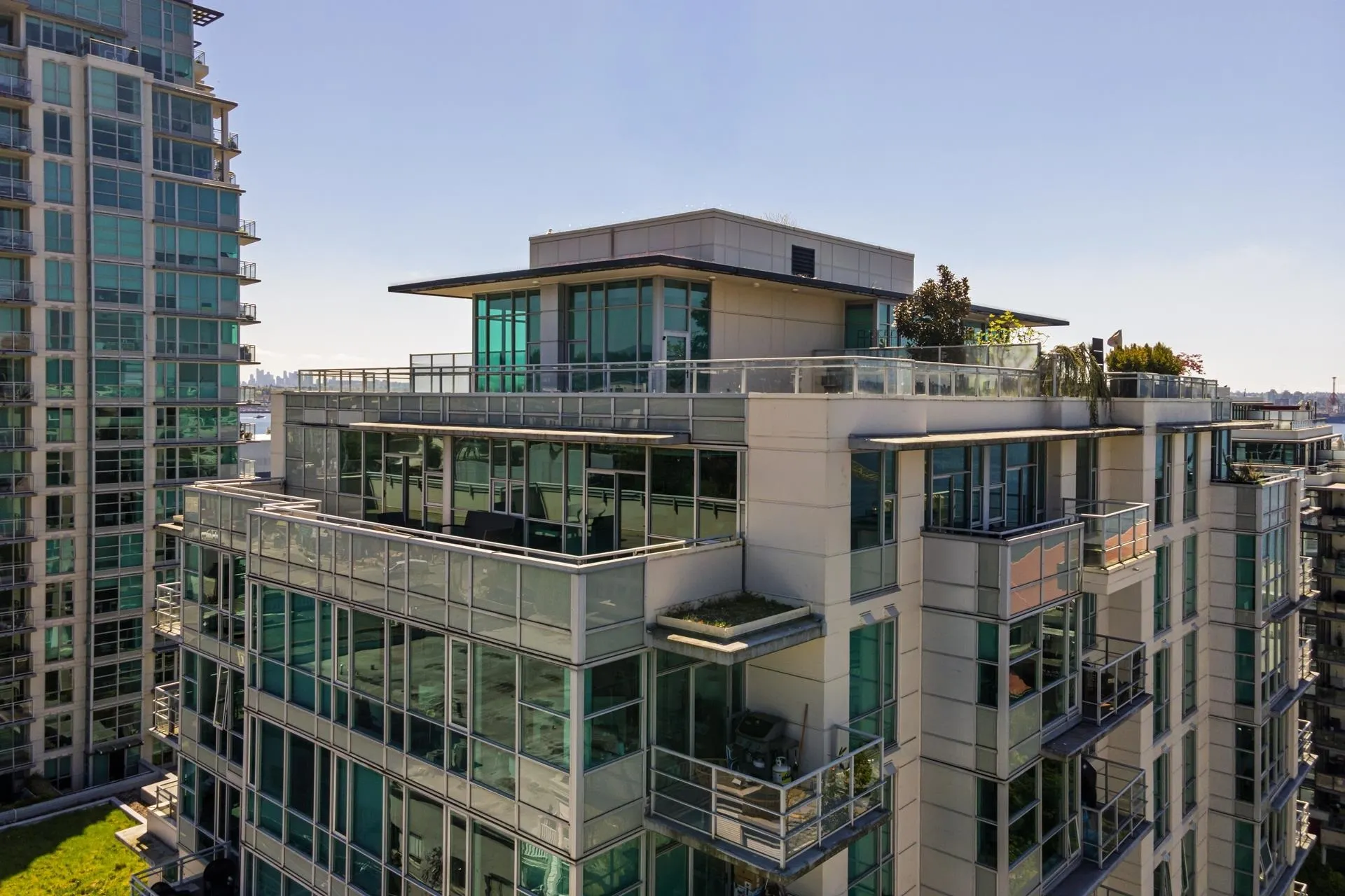 168 E Esplanade #PH1