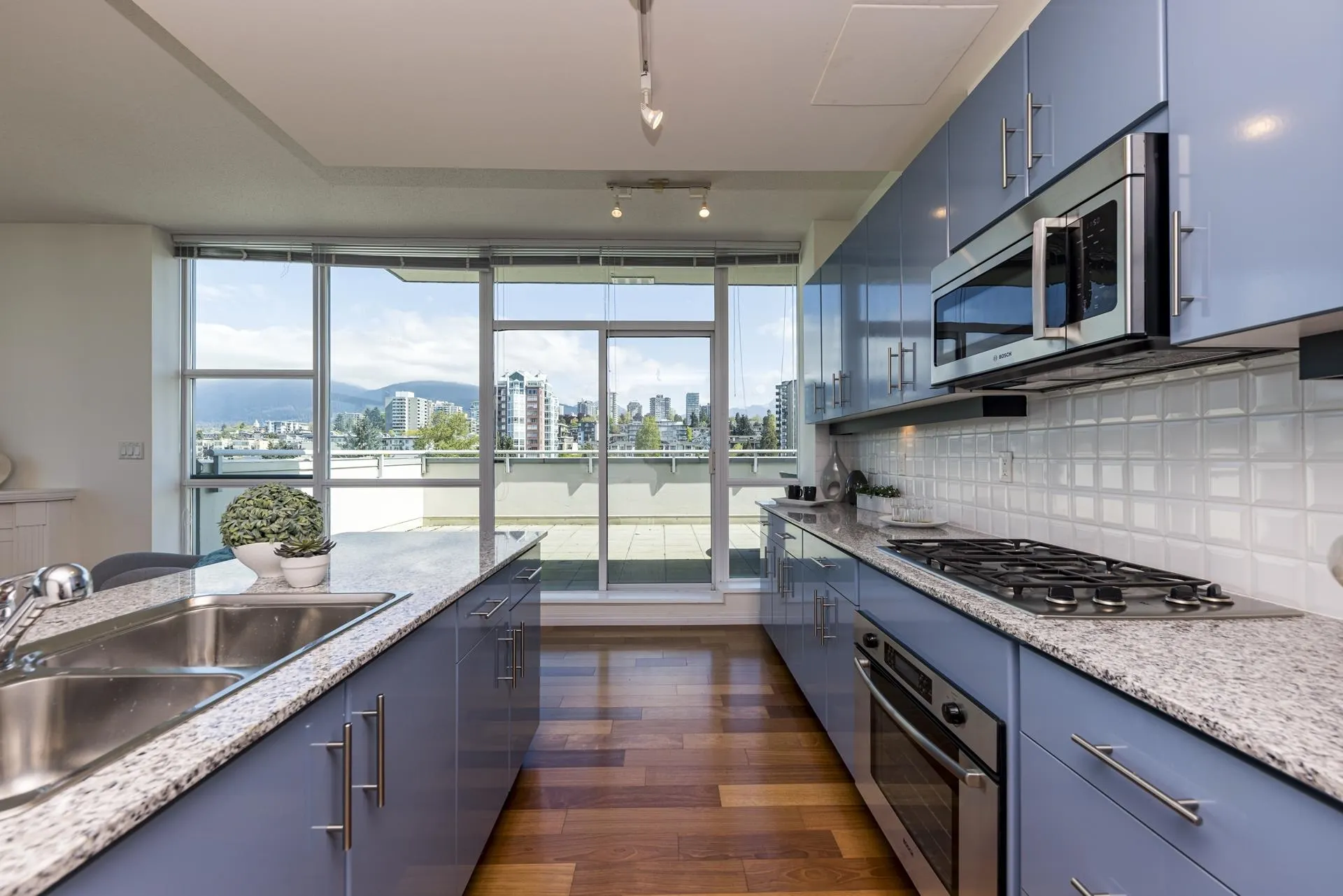 168 E Esplanade #PH1