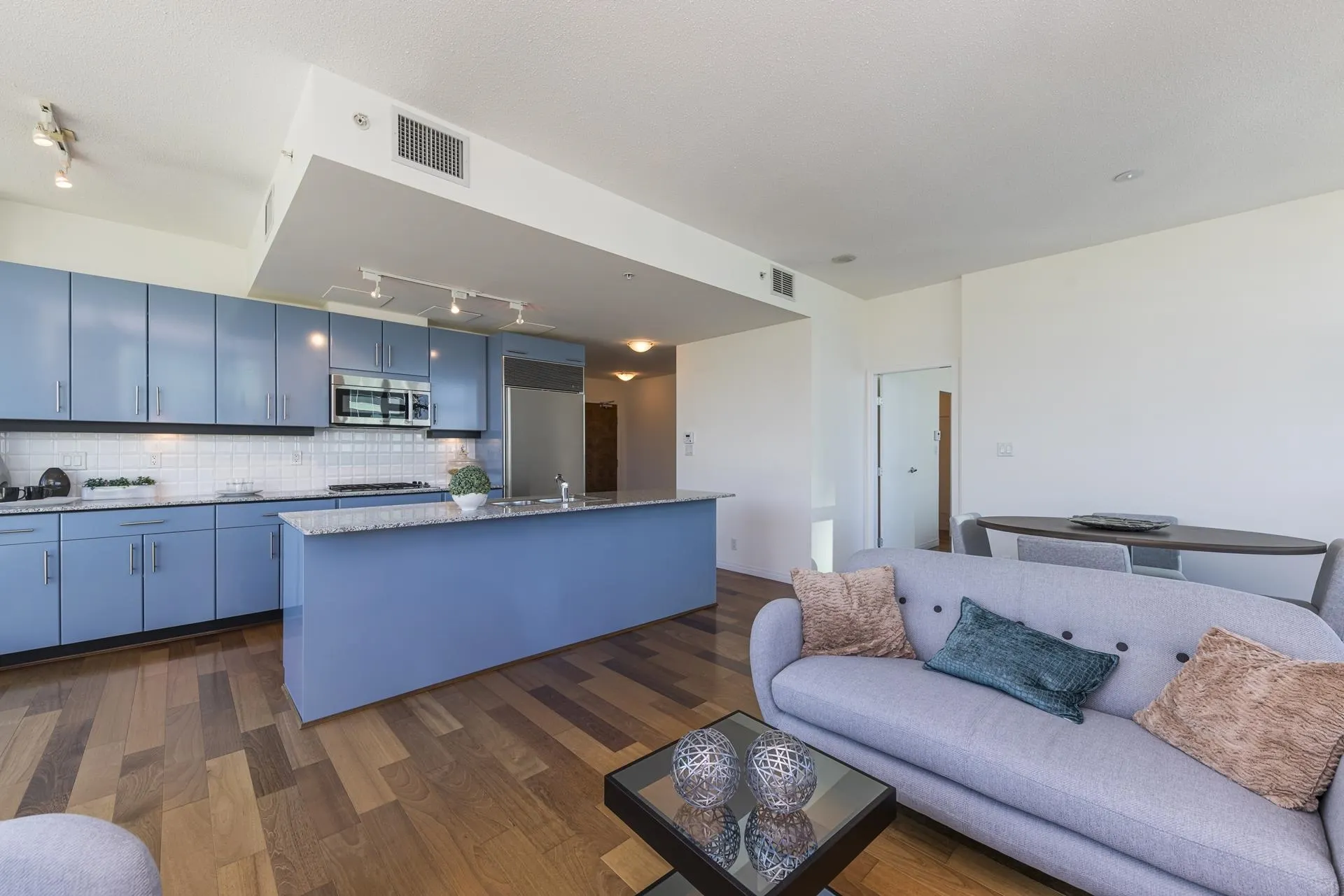 168 E Esplanade #PH1