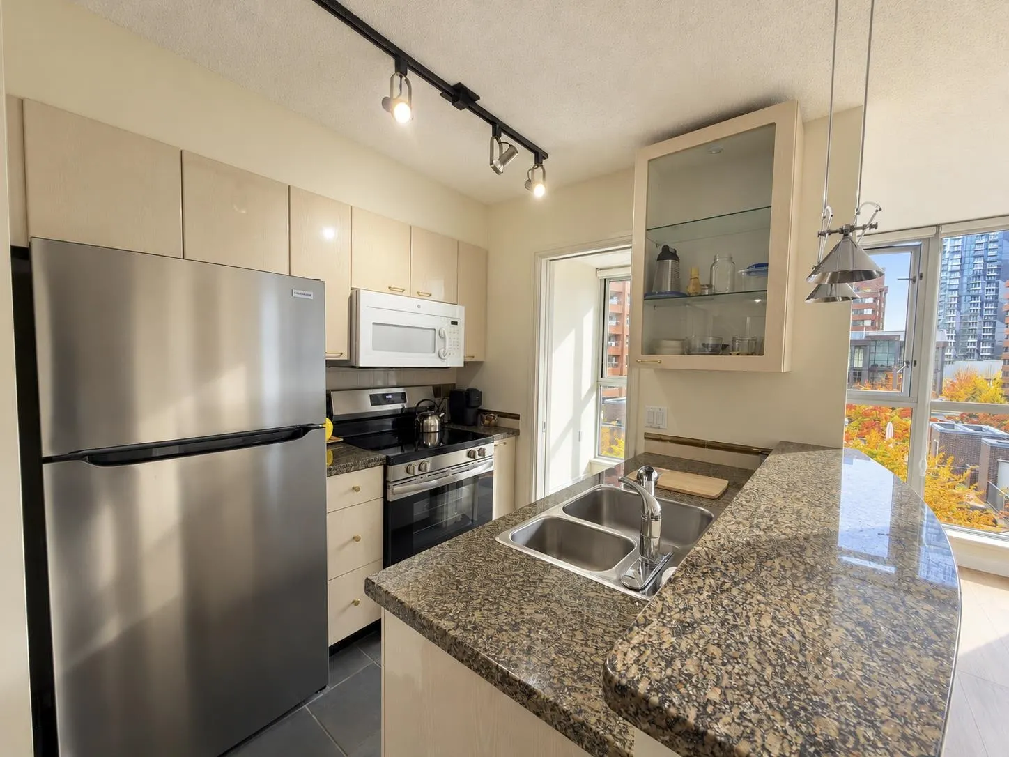 1068 Hornby Street #807