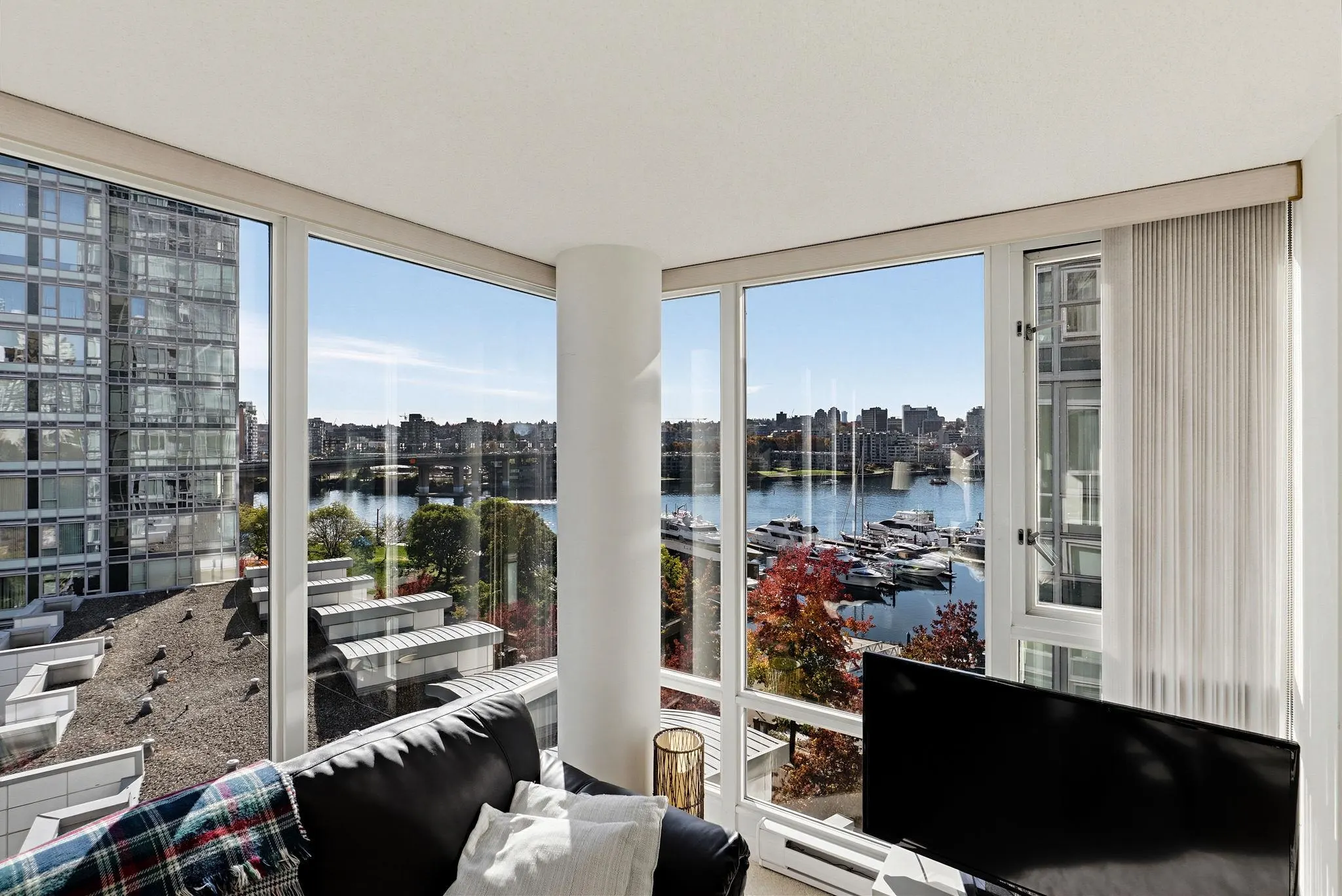 1067 Marinaside Crescent #901