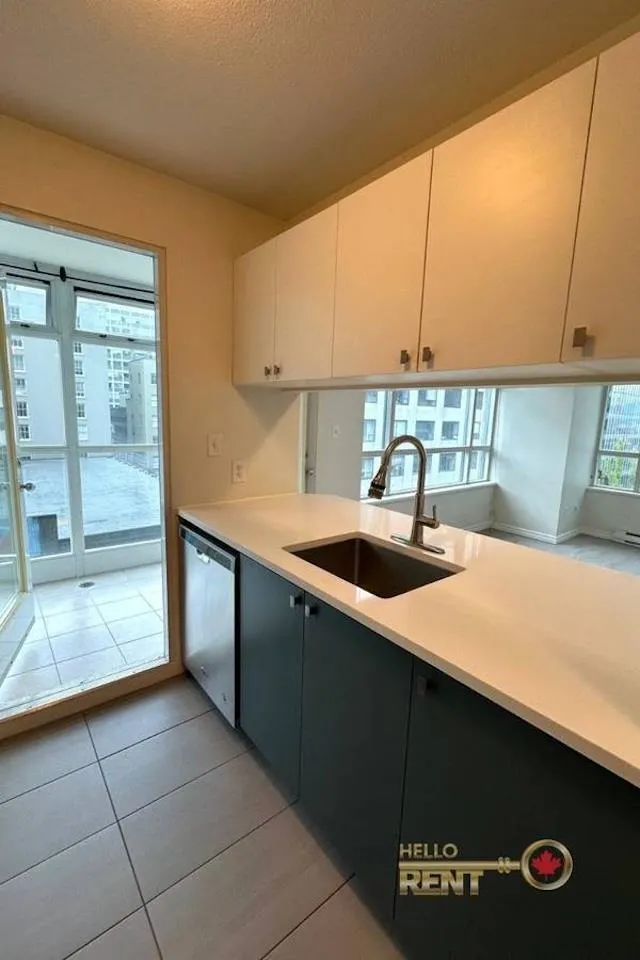 438 Seymour Street #704