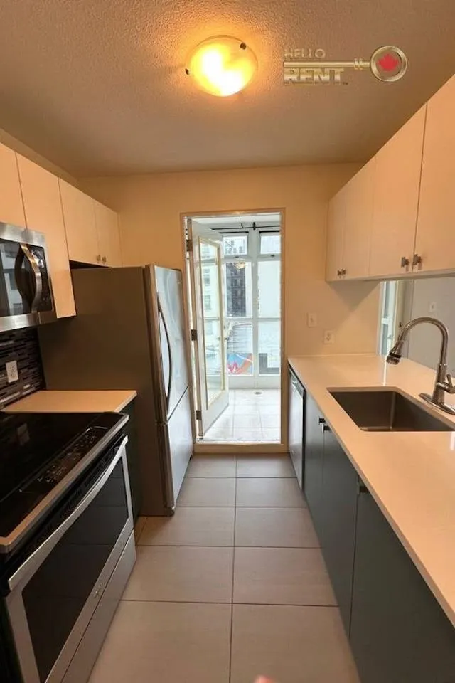 438 Seymour Street #704