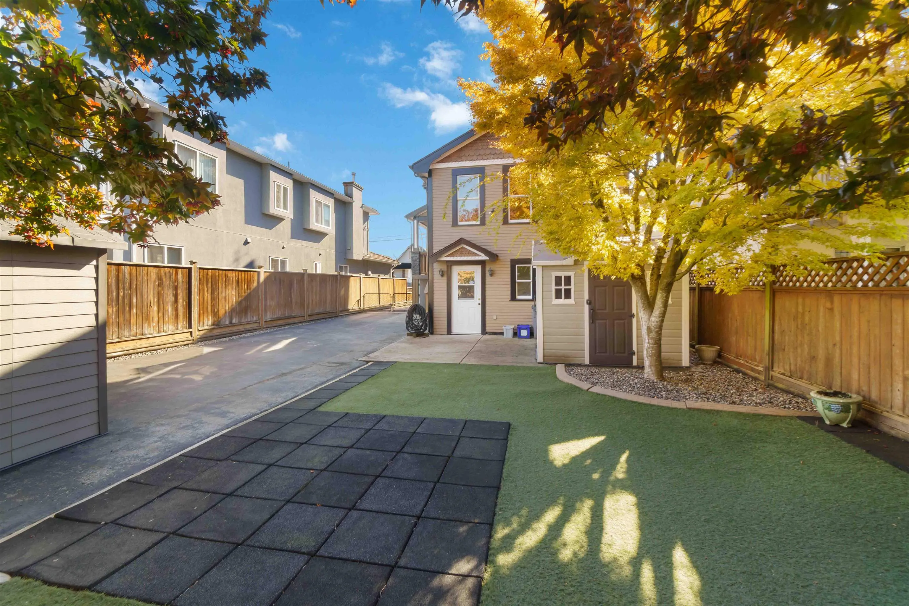 97 E King Edward Avenue