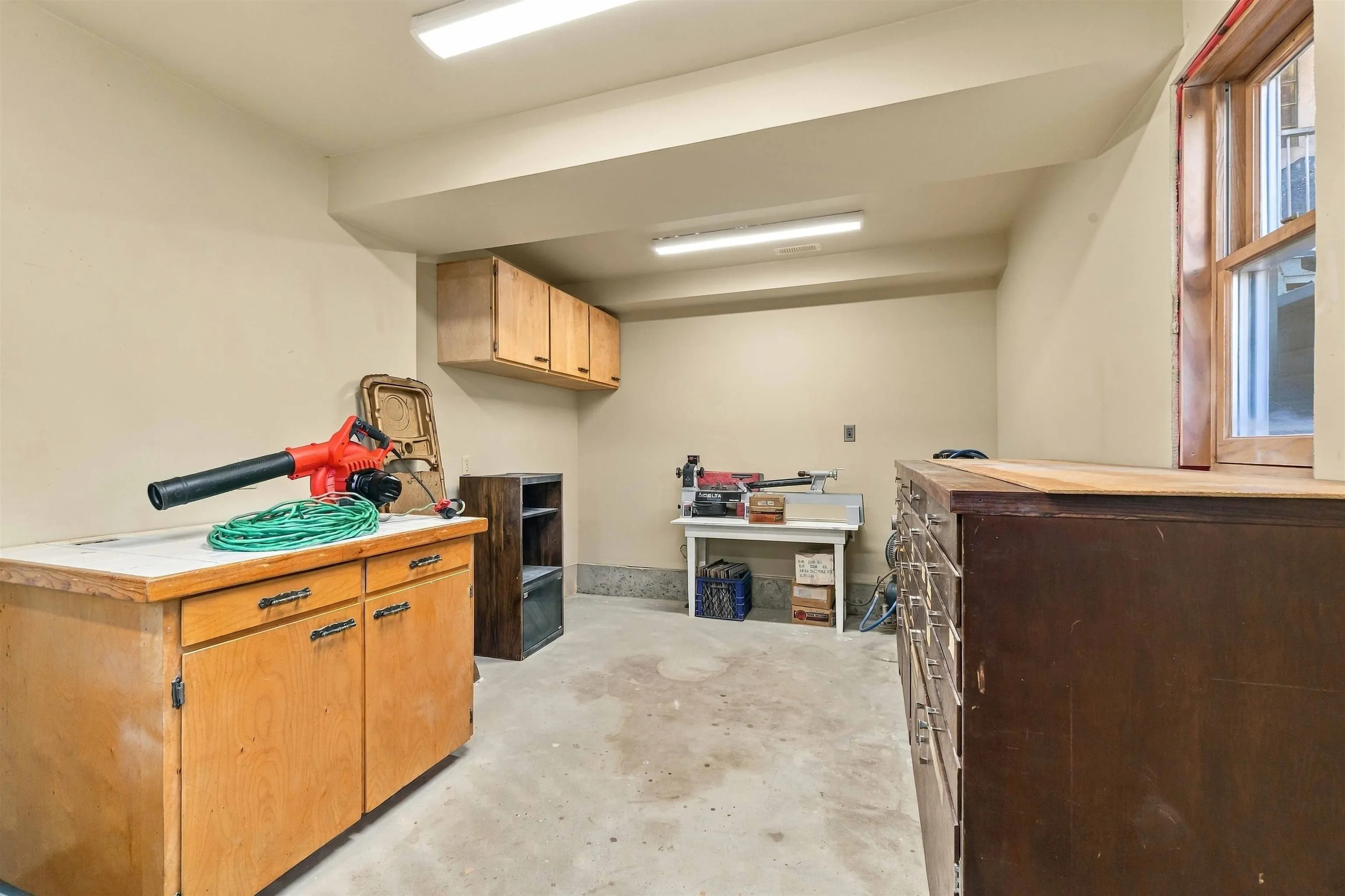 97 E King Edward Avenue